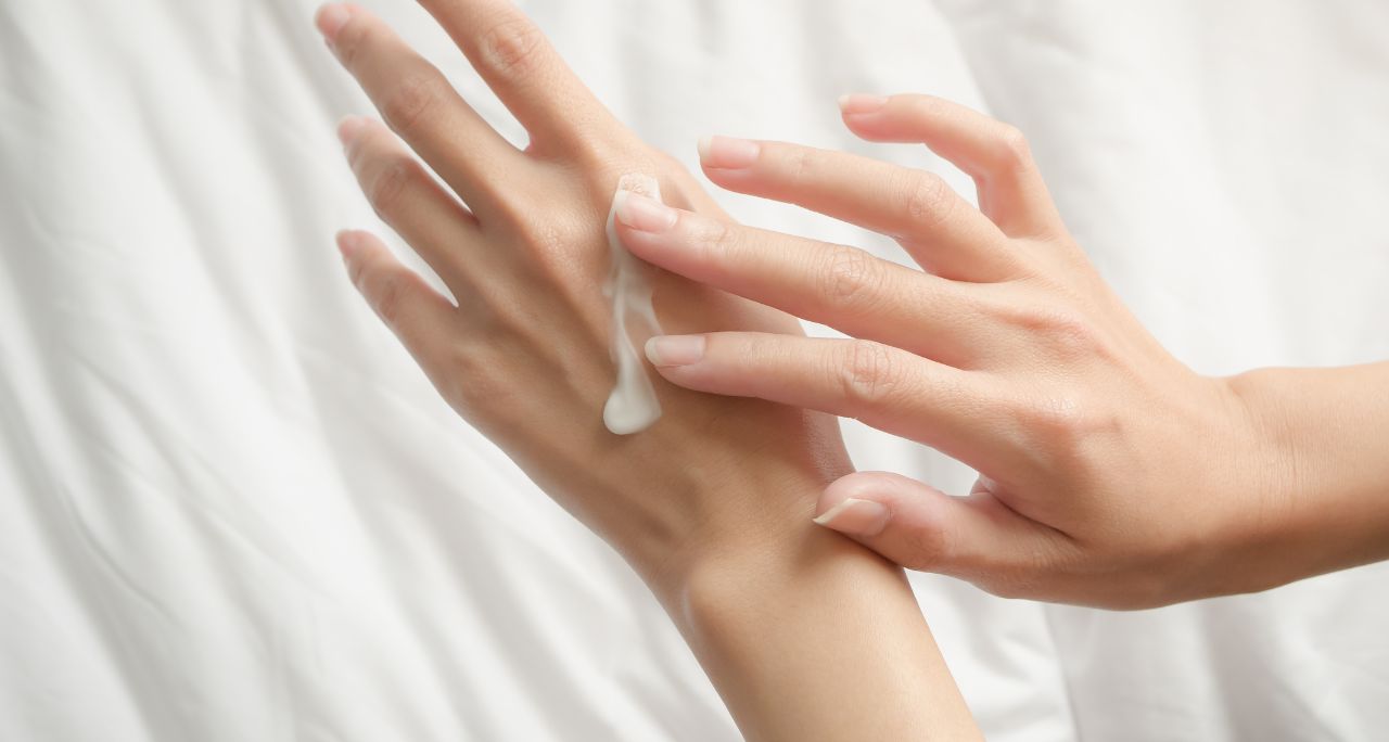 Pourquoi prendre soin de ses mains est aussi essentiel que du visage pour l’anti-âge